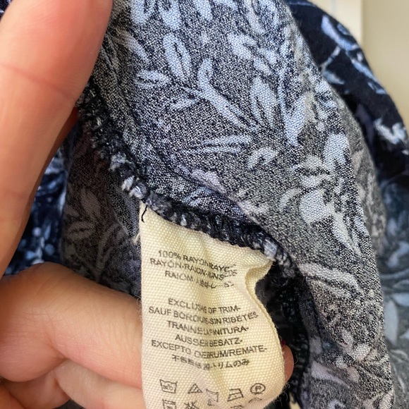 Free People Talk About It Tunic Top Womens Sz Med Blue Floral Lace Trim - Picture 3 of 5